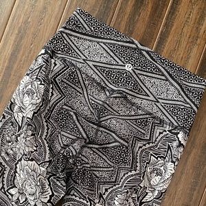 Lululemon wunder under leggings.